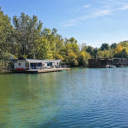 Ocarujuci Houseboat Na Dunaji Bratislava Exterior photo