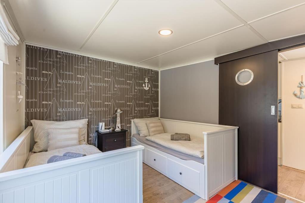 Ocarujuci Houseboat Na Dunaji Bratislava Exterior photo