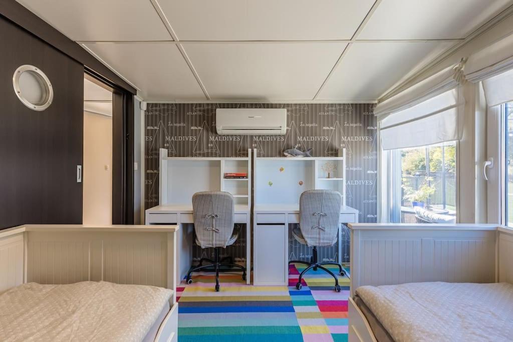 Ocarujuci Houseboat Na Dunaji Bratislava Exterior photo