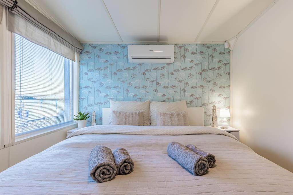 Ocarujuci Houseboat Na Dunaji Bratislava Exterior photo