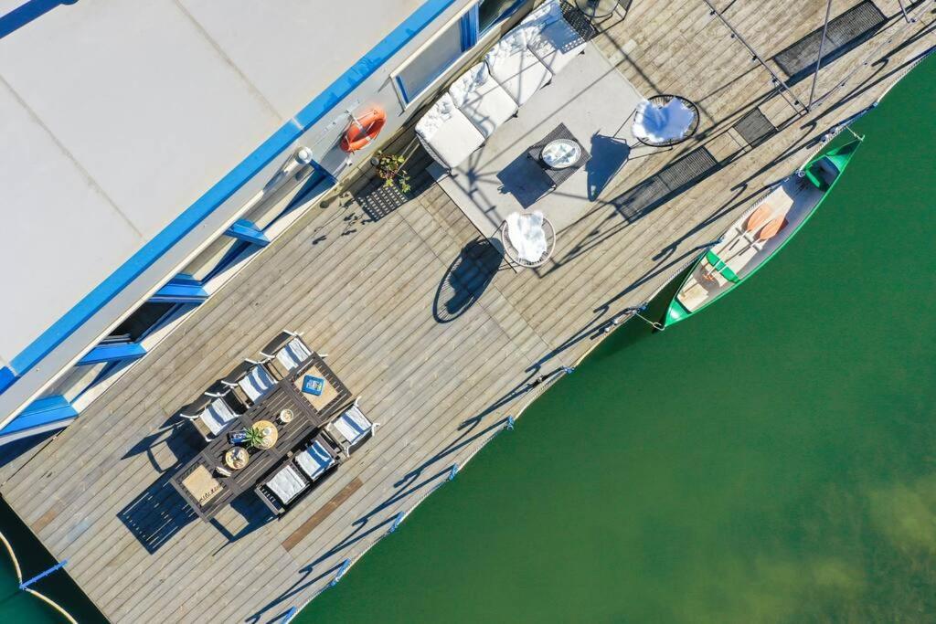Ocarujuci Houseboat Na Dunaji Bratislava Exterior photo